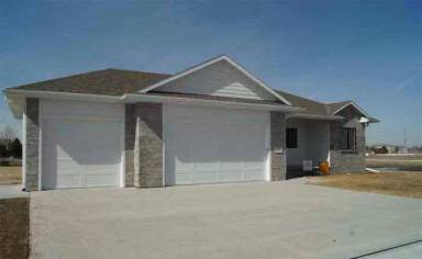 Main picture of 975 S Lauren Ln