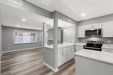 Main picture of 2220 E 7th St