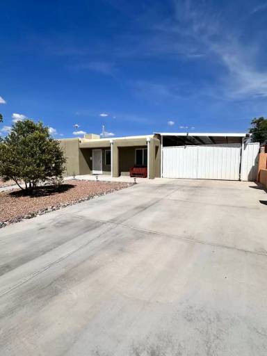 Main picture of 2120 La Veta Dr NE