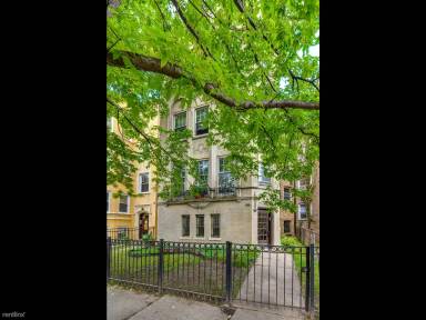 Main picture of 6251 N Oakley Ave