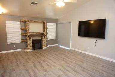 Main picture of 2046 N Parish Ln