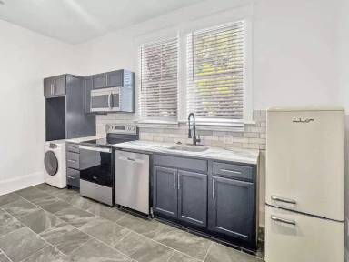 Main picture of 2115 Lincoln St