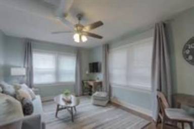 Main picture of 722 W 37th St