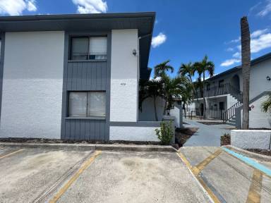 Main picture of 4712 SE 5th Pl