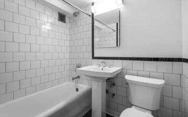 Main picture of 300 W 44th St