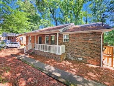 Main picture of 707 W Creek Cir