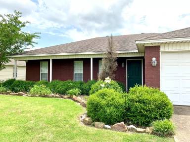 Main picture of 5611 Prospect Rd