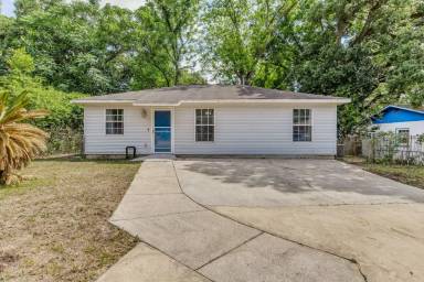 Main picture of 1261 Basin St