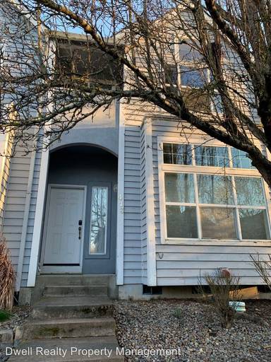 Main picture of 413 NE Roth St