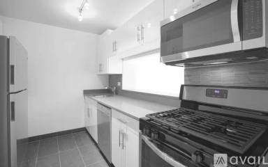 Main picture of 21 West End Ave Apartments