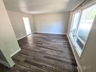 Main picture of 913 E Pam Rd