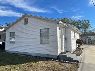 Main picture of 2405 Everett St