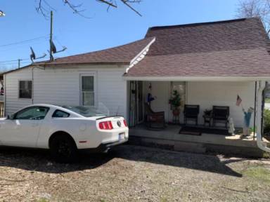 Main picture of 351 1/2 Walnut St