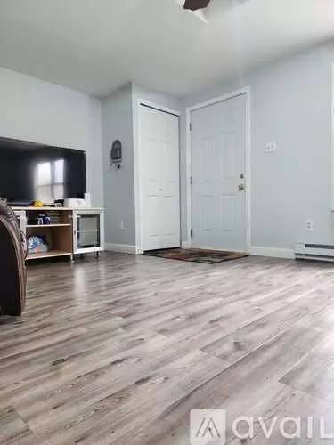 Main picture of 102 Rinaldi Blvd