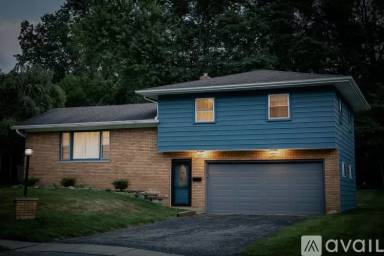 Main picture of 320 Bowman Dr