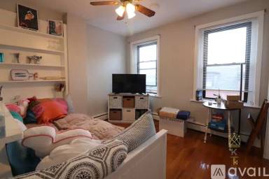 Main picture of 39 Irving St