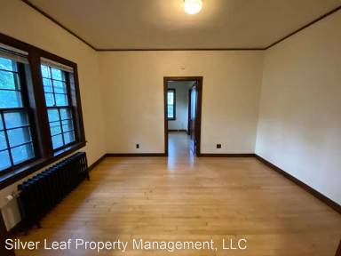 Main picture of 1004 Broadway N