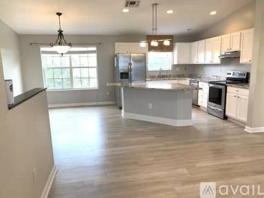 Main picture of 73 Sara Cir