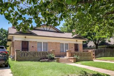 Main picture of 1904-1906 Clover Ln