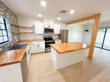 Main picture of 1058 SW 6th Dr