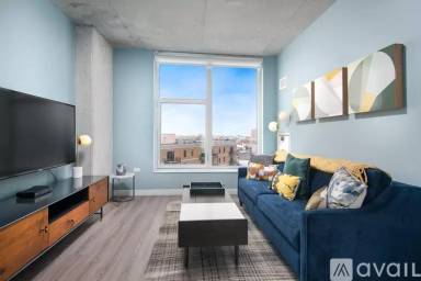 Main picture of 1062 W Chicago Ave