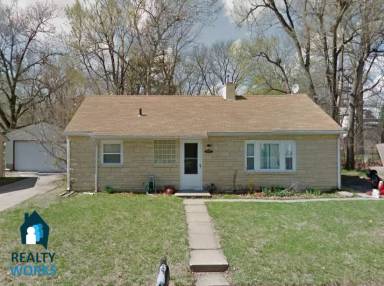 Main picture of 1911 S 52nd St