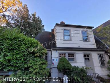 Main picture of 4938 NE Wistaria Dr