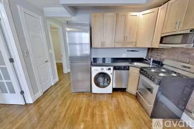 Main picture of 68 Clinton St