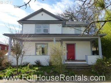 Main picture of 322 1/2 E 16th Ave