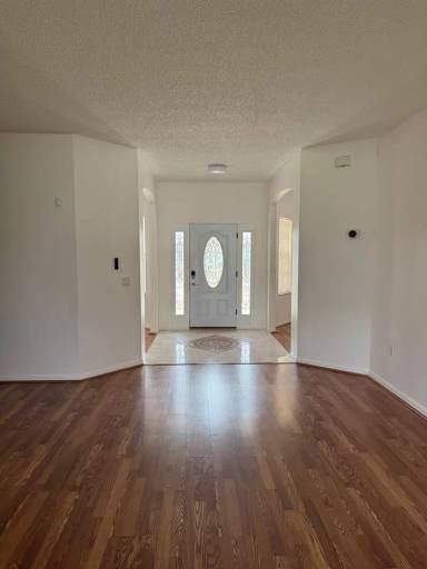 Main picture of 42 Raintree Pl