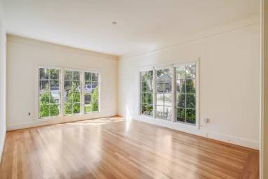 Main picture of 4121 Greenwood Ave