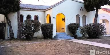 Main picture of 8911 S Hobart Blvd
