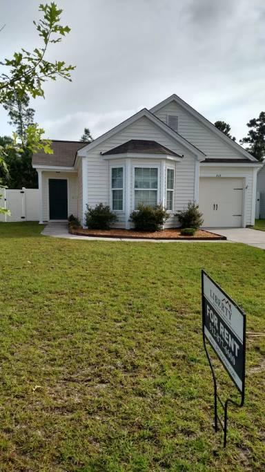 Main picture of 305 Connor Ct