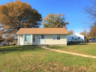 Main picture of 900 Montrose Ave