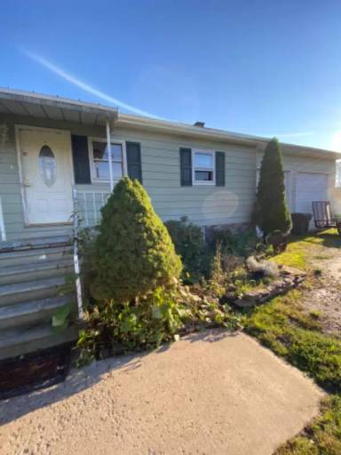 Main picture of 584 Valley Rd