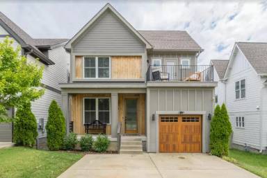 Main picture of 2433B Chapman Dr