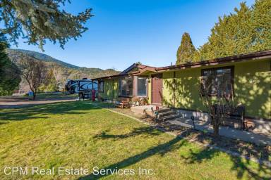 Main picture of 8362 Rogue River Hwy