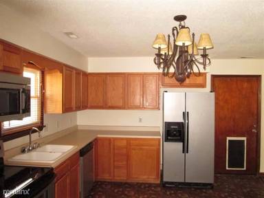 Main picture of 1009 Springdale Dr