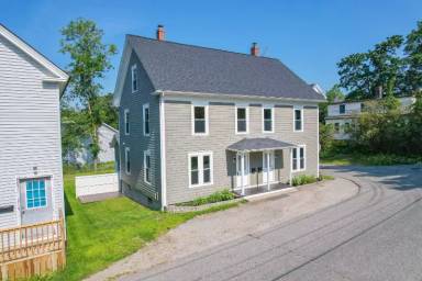 Main picture of 8 Booker St