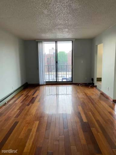Main picture of 14477 Roosevelt Ave