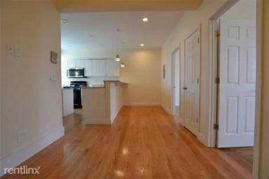 Main picture of 1872 Commonwealth Ave