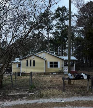 Main picture of 405 Estes Rd