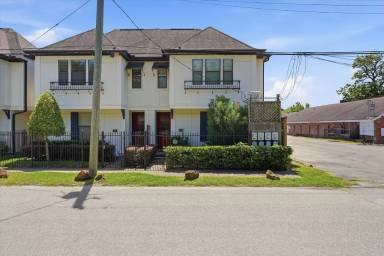 Main picture of 2305 Bastrop St