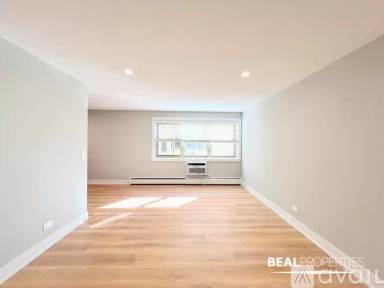 Main picture of 452 W Oakdale Ave