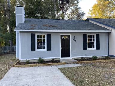 Main picture of 236 Cedar Creek Dr