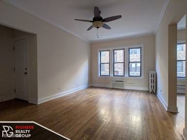 Main picture of 748 W Addison St