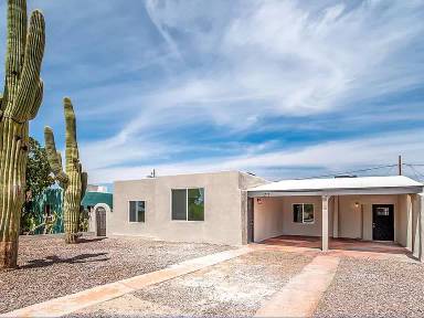 Main picture of 1017 E West Circle Dr