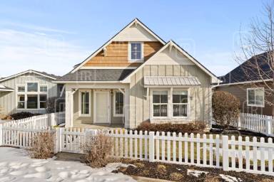 Main picture of 2211 Oakland Ln