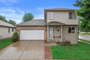 Main picture of 562 Lexington Dr
