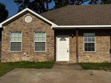 Main picture of 225 S Fenton Ave